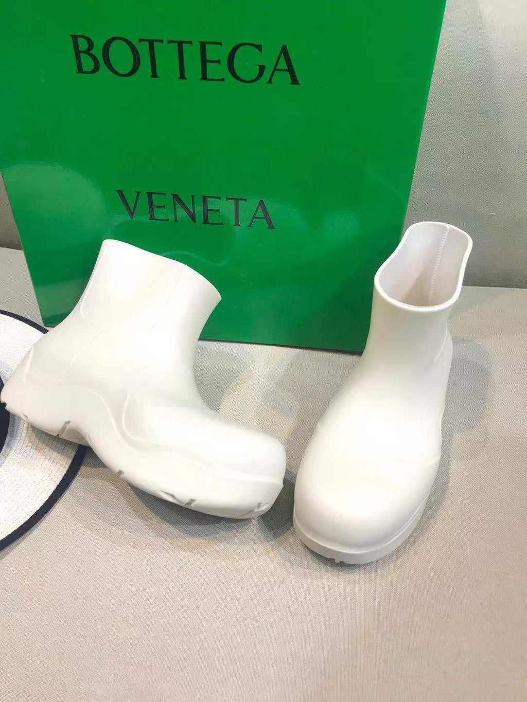 BOTTEGA VENETA PUDDLE ANKLE BOOT IN WHITE RUBBER