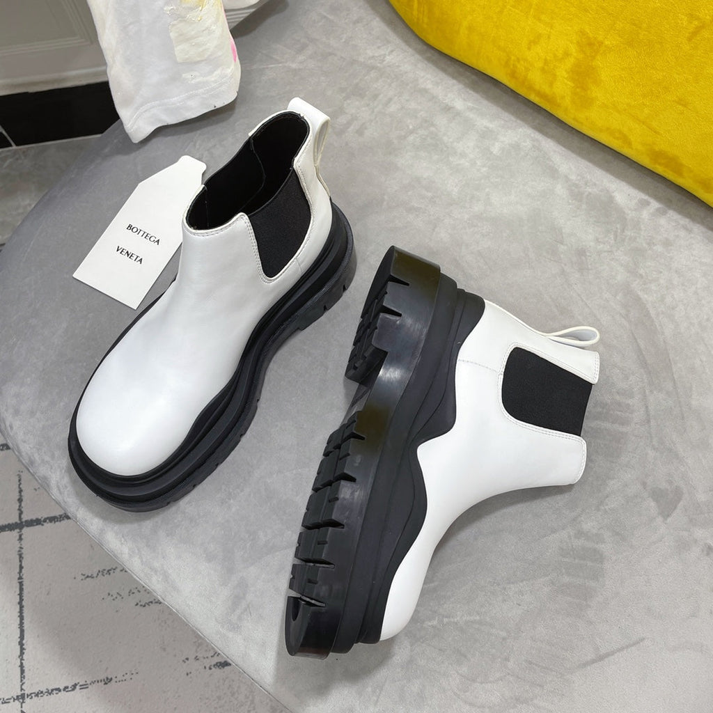 BOTTEGA VENETA TIRE CHELSEA BOOT IN WHITE MIX BLACK CALFSKIN