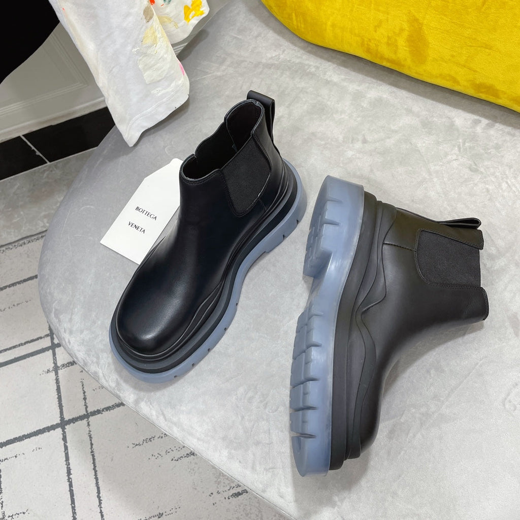 BOTTEGA VENETA TIRE CHELSEA BOOT IN BLACK MIX ICE BLUE CALFSKIN