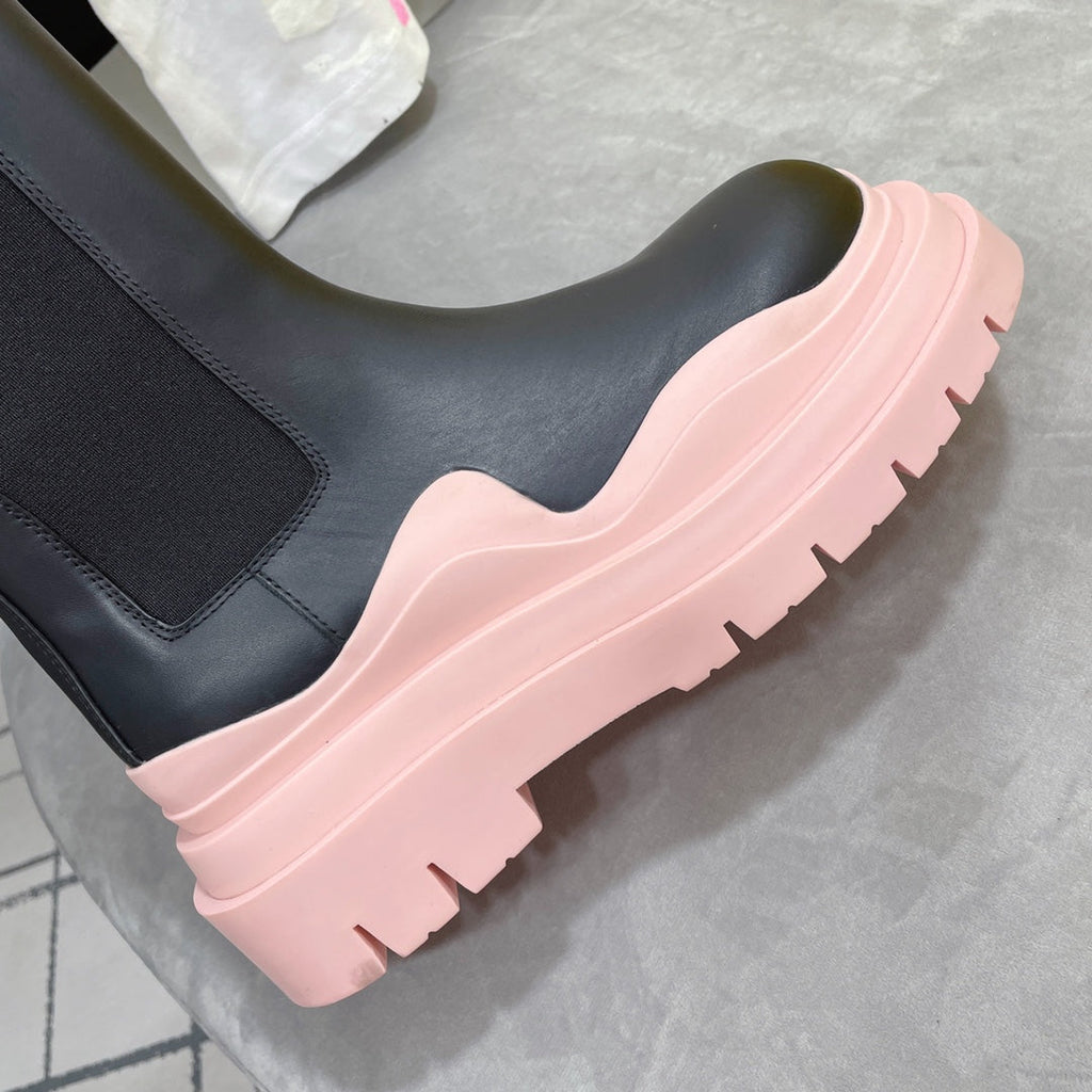 BOTTEGA VENETA TIRE CHELSEA BOOT IN PALE PINK MIX BLACK CALFSKIN