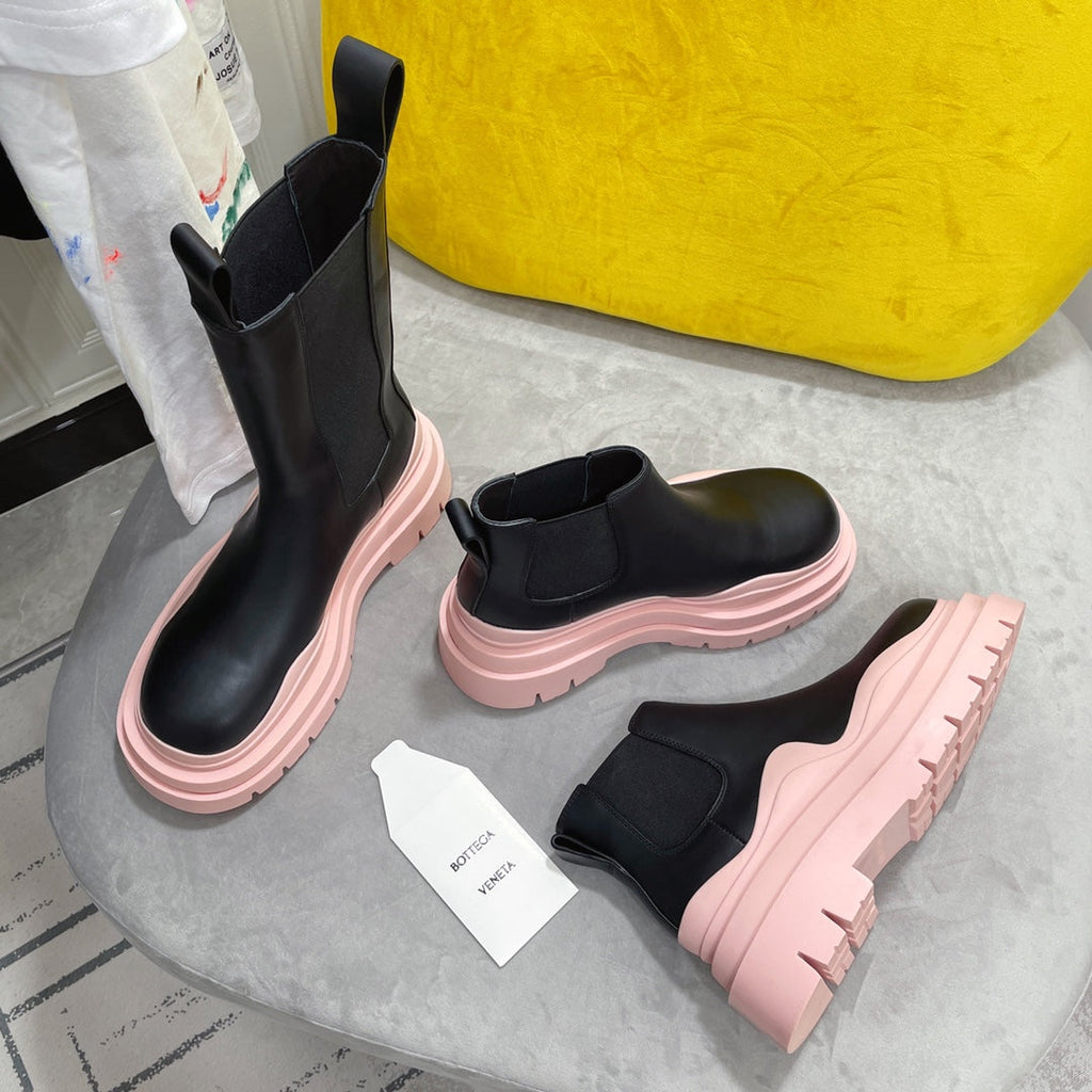 BOTTEGA VENETA TIRE CHELSEA BOOT IN PALE PINK MIX BLACK CALFSKIN