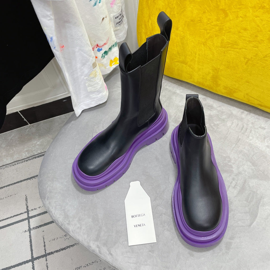 BOTTEGA VENETA TIRE CHELSEA BOOT IN BLACK MIX ROYAL PURPLE CALFSKIN