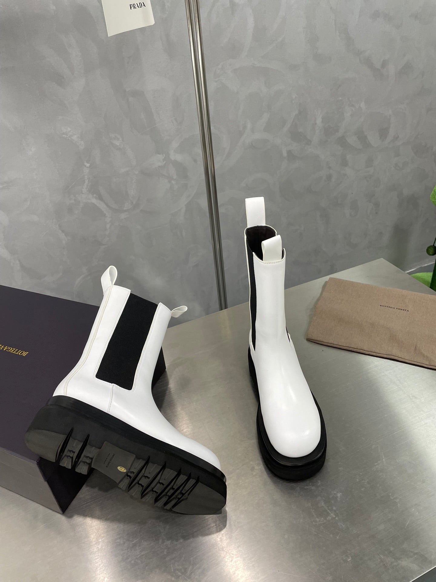 BOTTEGA VENETA LUG CHELSEA BOOT IN WHITE CALFSKIN