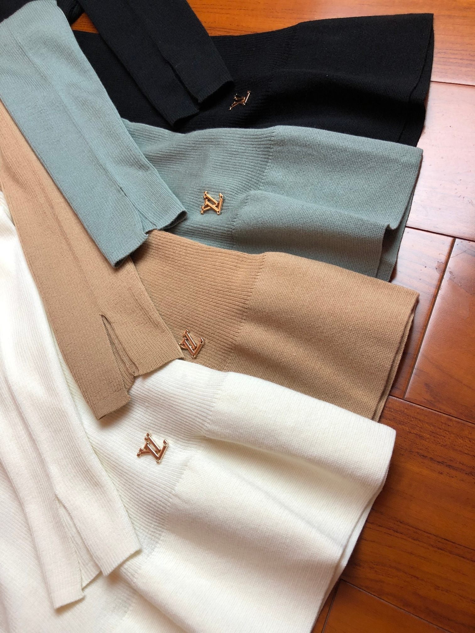 LOUIS VUITTON LV 25S CREW NECK RUFFLE PULLOVER 0084