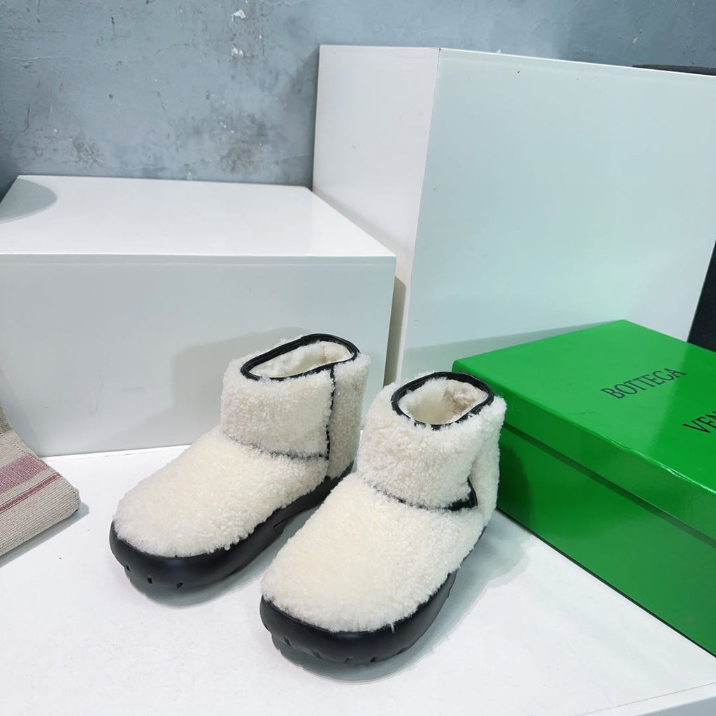 BOTTEGA VENETA MINI ANKLE BOOT IN WHITE SHEARLING WITH BLACK ULTRA LIGHTWEIGHT RUBBER OUTSOLE