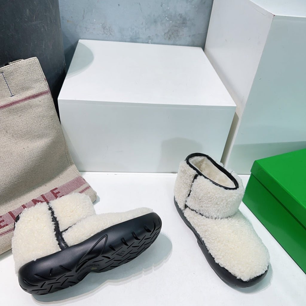 BOTTEGA VENETA MINI ANKLE BOOT IN WHITE SHEARLING WITH BLACK ULTRA LIGHTWEIGHT RUBBER OUTSOLE