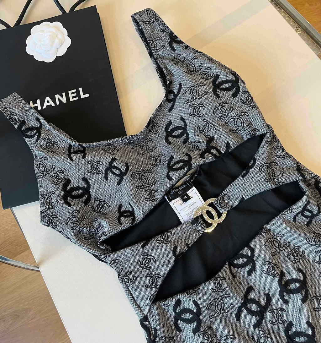 CHANEL SWIMSUIT IN GREY AND BLACK PRINTED LOGO 626006