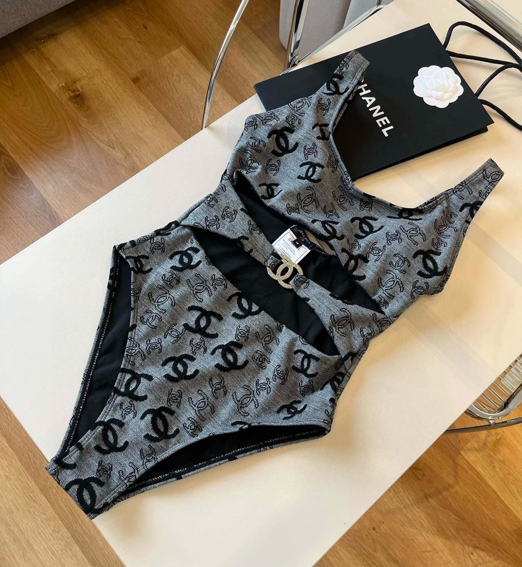 CHANEL SWIMSUIT IN GREY AND BLACK PRINTED LOGO 626006