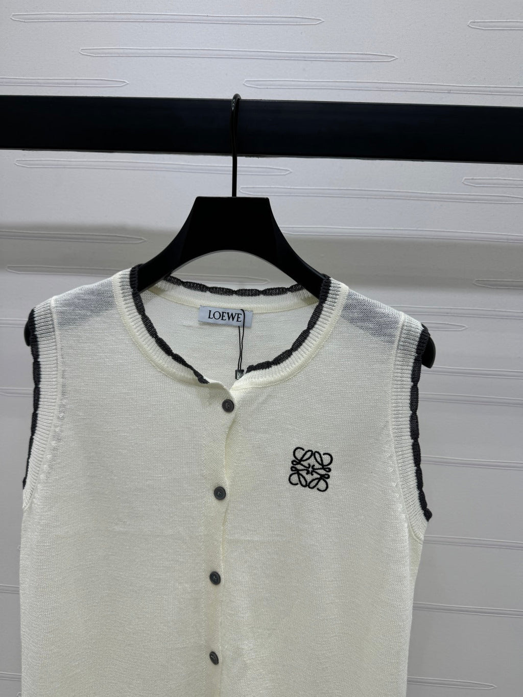 LOEWE 25S ROUND NECK KNITTED VEST WHITE 264069