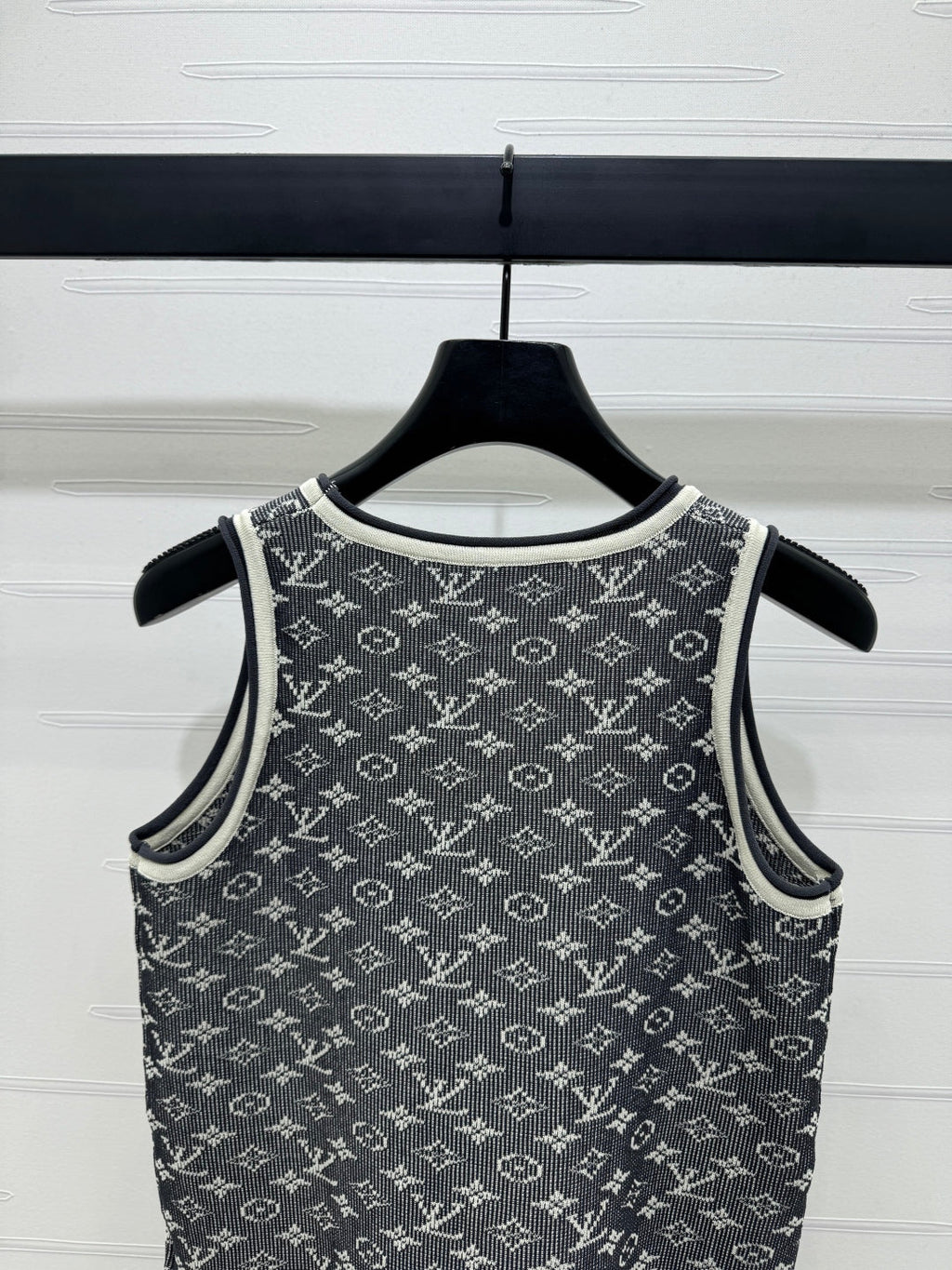 LOUIS VUITTON LV ROUND-NECK KNITTED SLEEVELESS VEST 274936