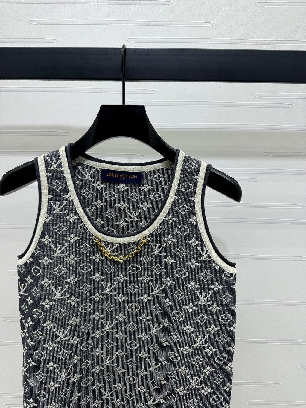 LOUIS VUITTON LV ROUND-NECK KNITTED SLEEVELESS VEST 274936