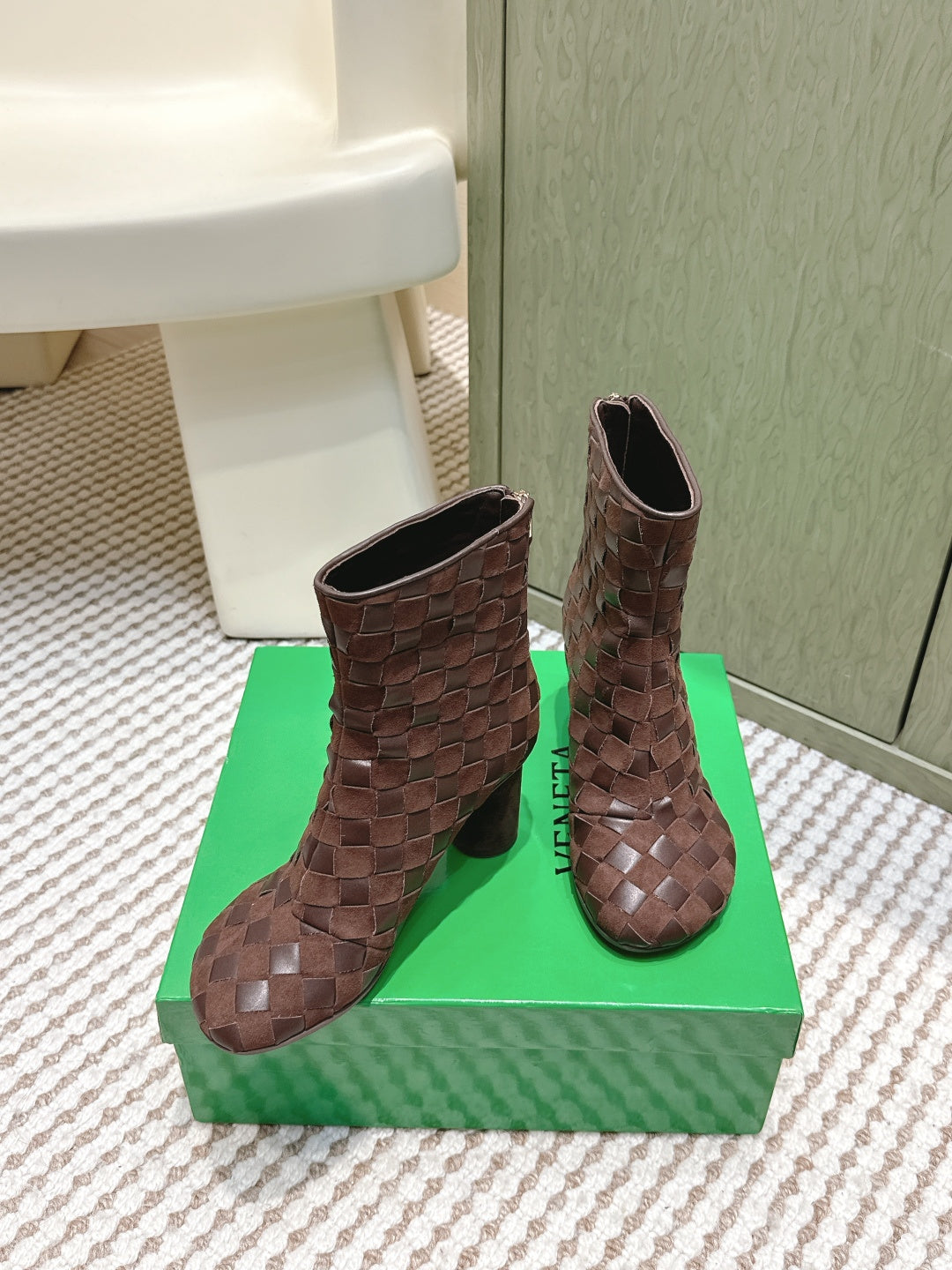 BOTTEGA VENETA 26S INTRECCIATO BOOTS 70 MM IN DARK BROWN SUEDE AND LAMBSKIN