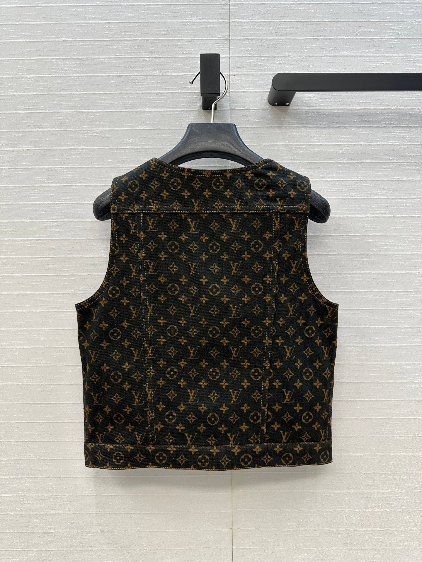 LOUIS VUITTON LV DENIM SLEEVELESS TOP WITH LOGO 264405