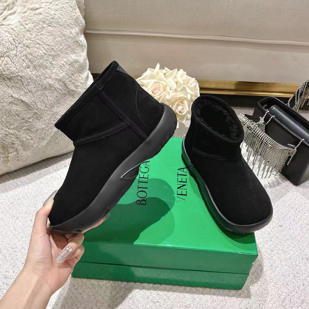 BOTTEGA VENETA SNAP MINI ANKLE BOOTS IN BLACK SUEDE AND SHEARLING LINING