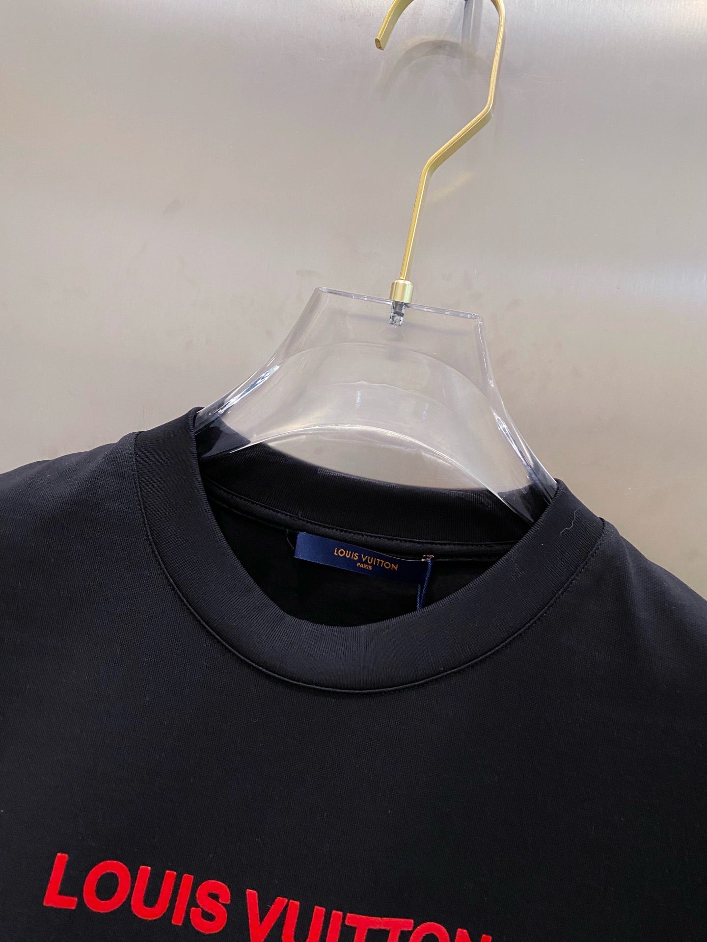 LOUIS VUITTON LV T-SHIRT IN BLACK COTTON RED LOGO 238833
