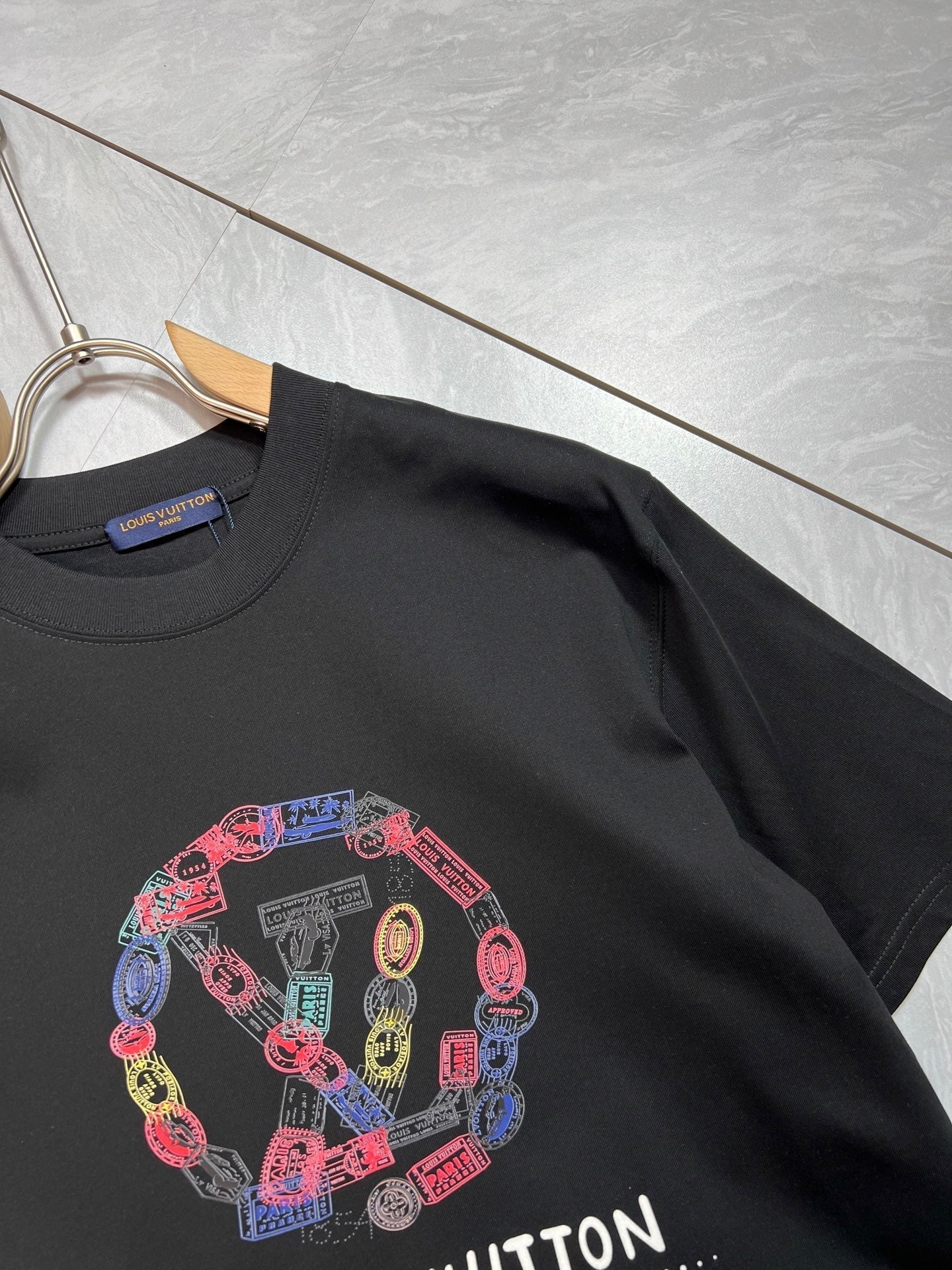 LOUIS VUITTON LV T-SHIRT IN BLACK PURE COTTON COLORFUL LOGO 238924