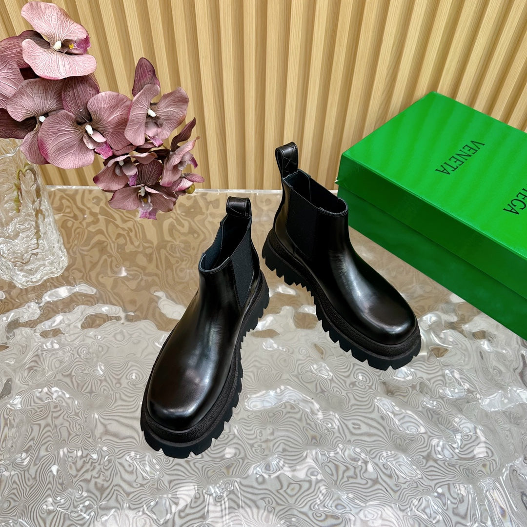 BOTTEGA VENETA FIREMAN ANKLE BOOT IN BLACK CALFSKIN