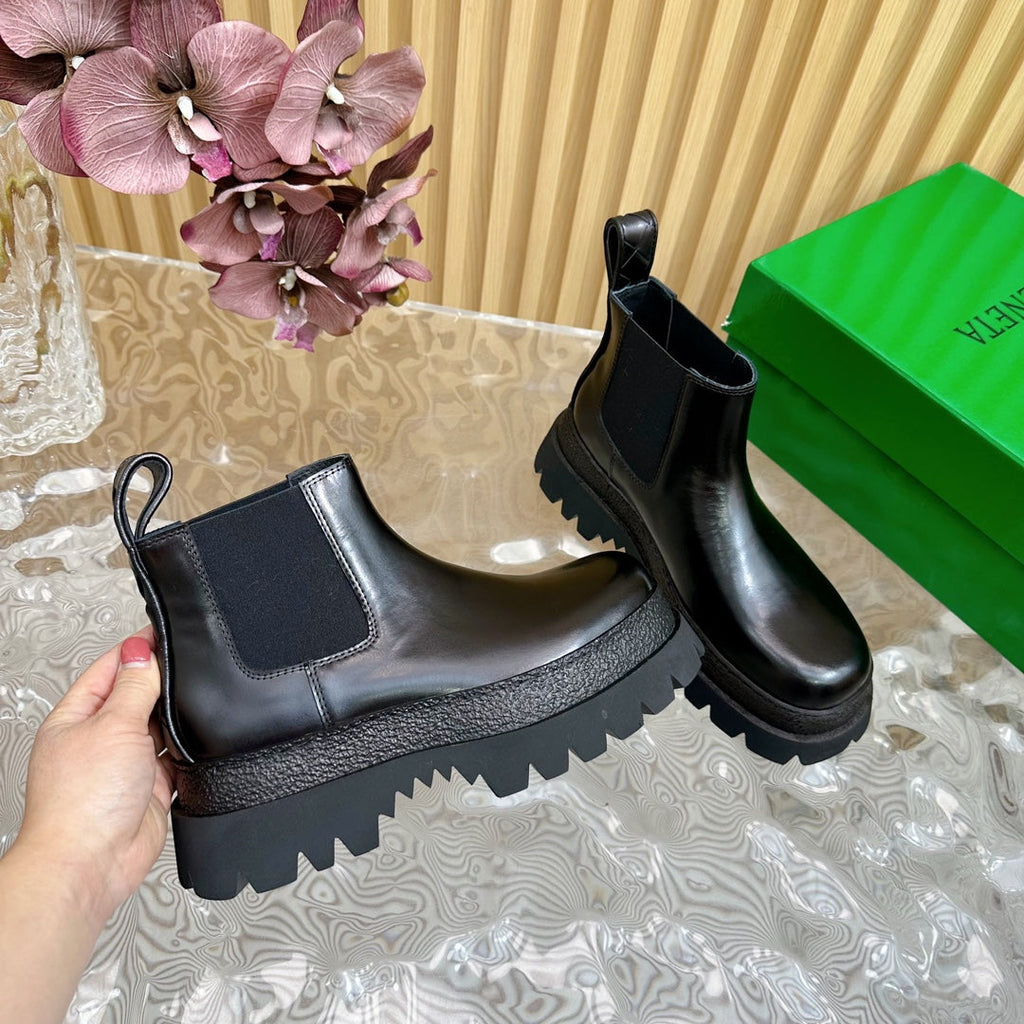 BOTTEGA VENETA FIREMAN ANKLE BOOT IN BLACK CALFSKIN
