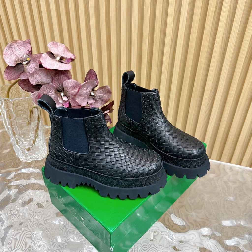 BOTTEGA VENETA FIREMAN ANKLE BOOT IN BLACK CALFSKIN WITH WOVEN DESIGN