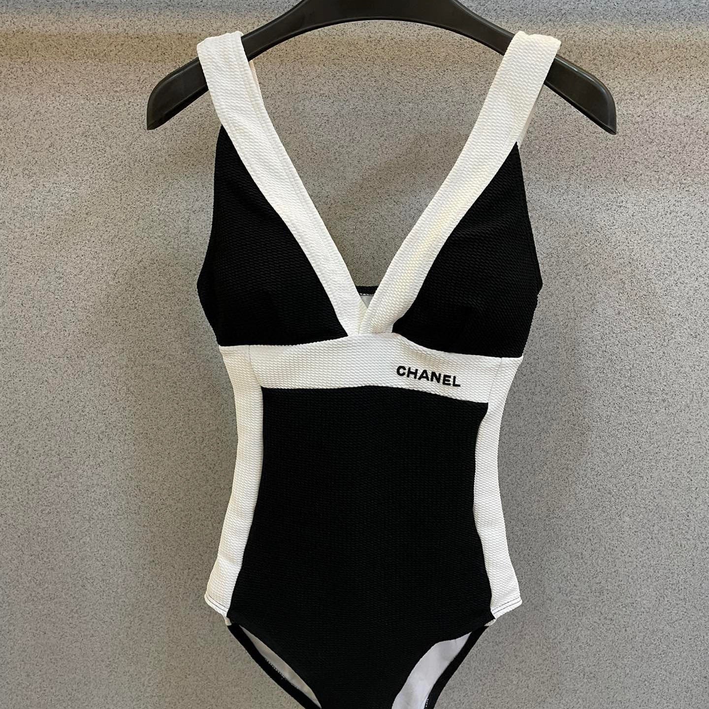 CHANEL BIKINI SWIMSUIT SET IN BLACK AND WHITE 573554