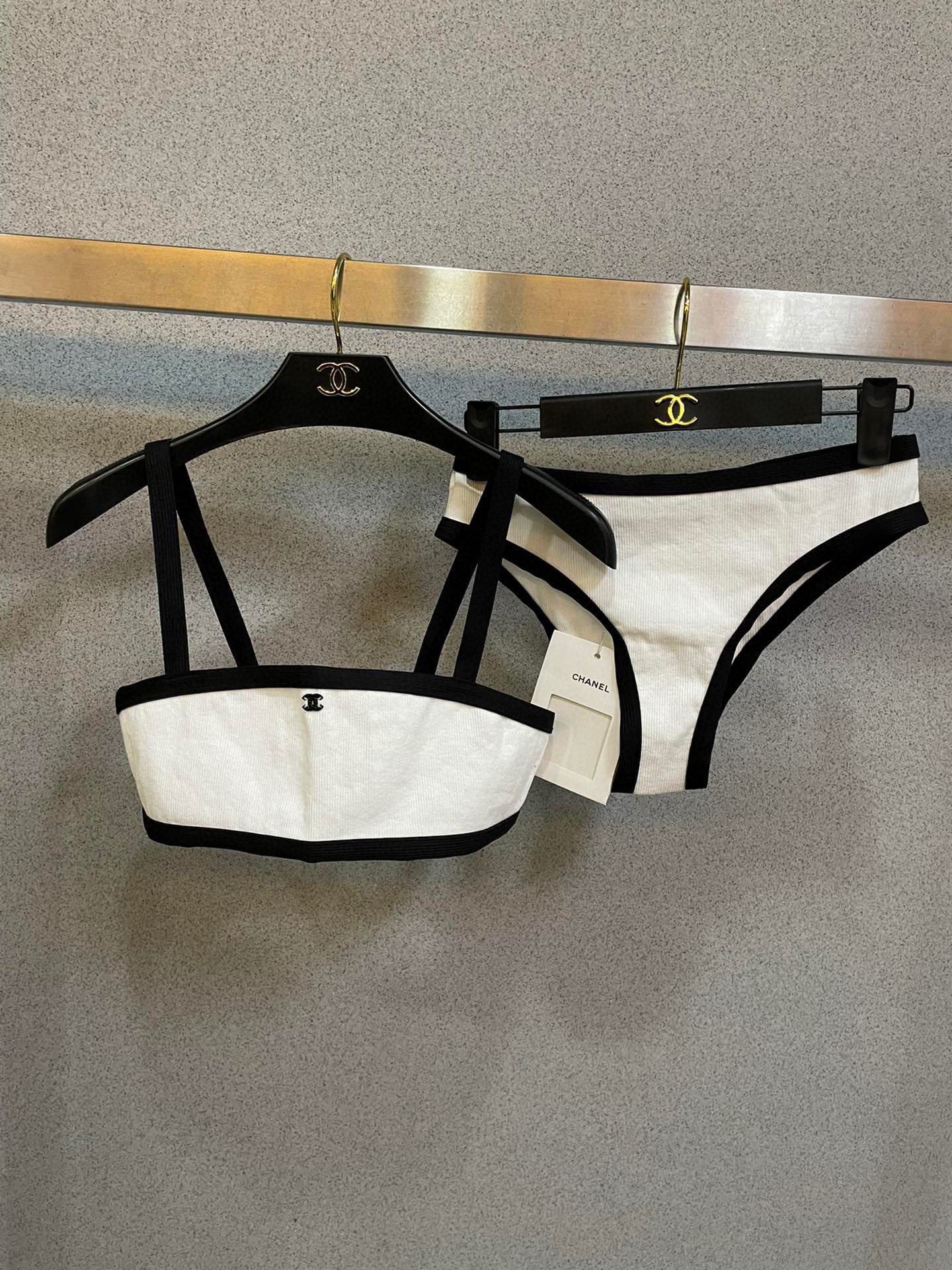 CHANEL HIGH NECK SWIMSUIT IN WHITE AND BLACK TRIM 627830