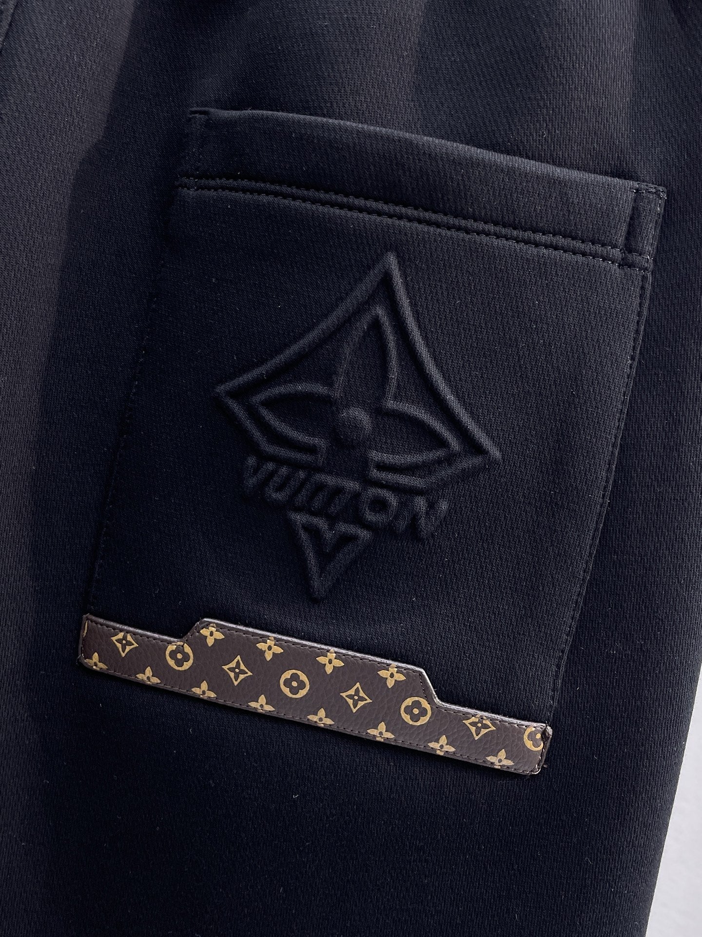 LOUIS VUITTON LV BLACK TROUSERS 239504