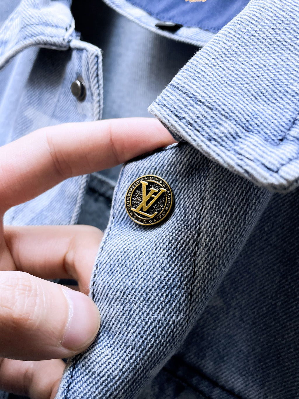 LOUIS VUITTON LV BASIC SHIRT JACKET IN LIGHT BLUE MONOGRAM DENIM 239129