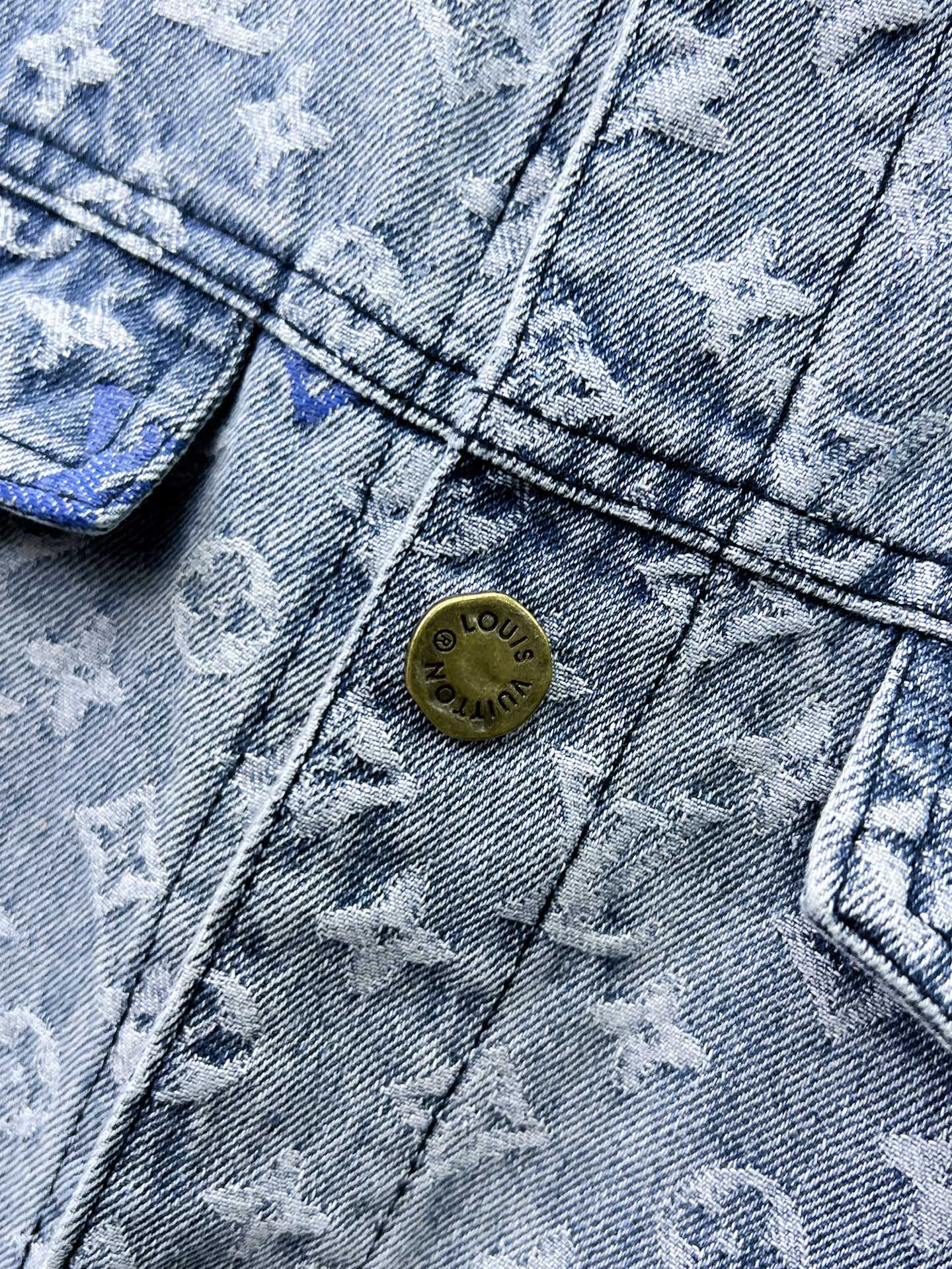 LOUIS VUITTON LV LIGHT BLUE DENIM JACKET 239530