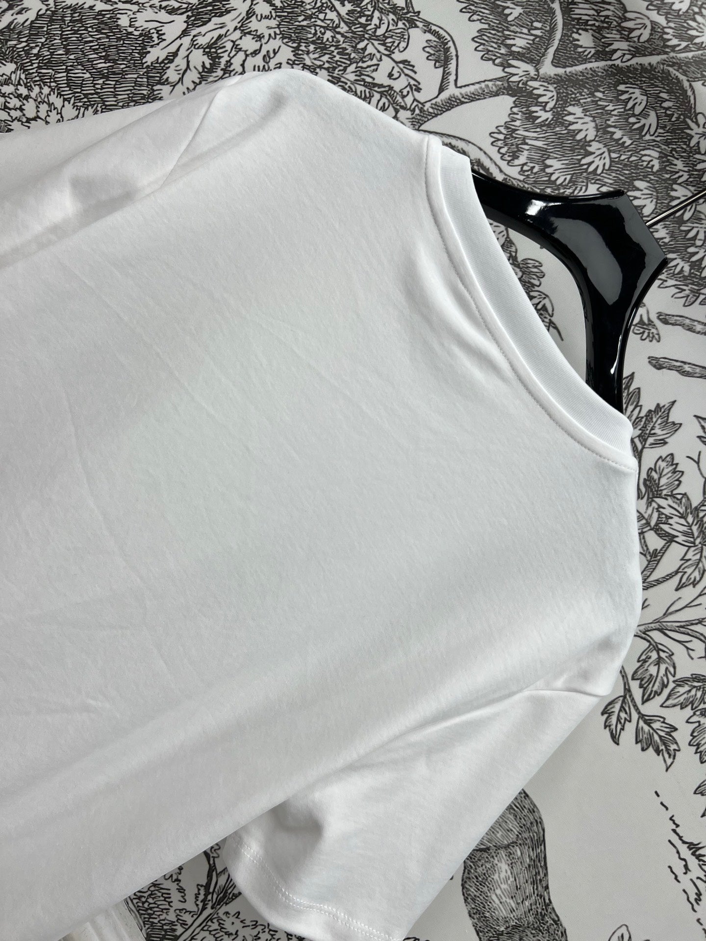 LOUIS VUITTON LV 25S SHORT SLEEVE T-SHIRT WITH EMBROIDERED LOGO 263036