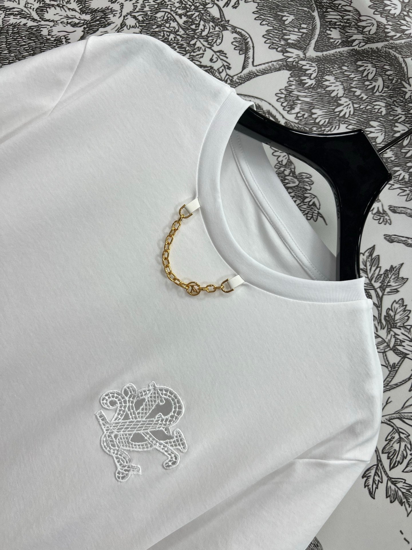 LOUIS VUITTON LV 25S SHORT SLEEVE T-SHIRT WITH EMBROIDERED LOGO 263036
