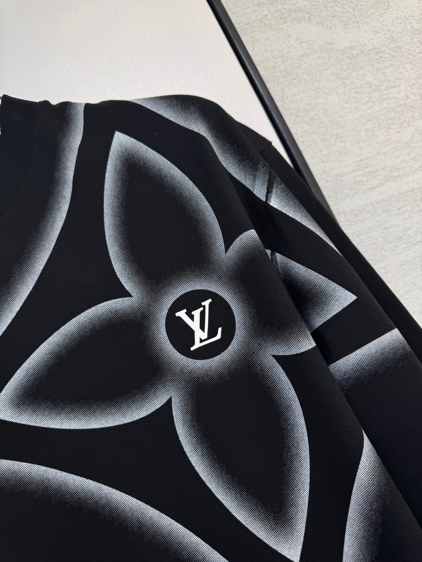 LOUIS VUITTON LV BLACK COTTON T-SHIRT 238913