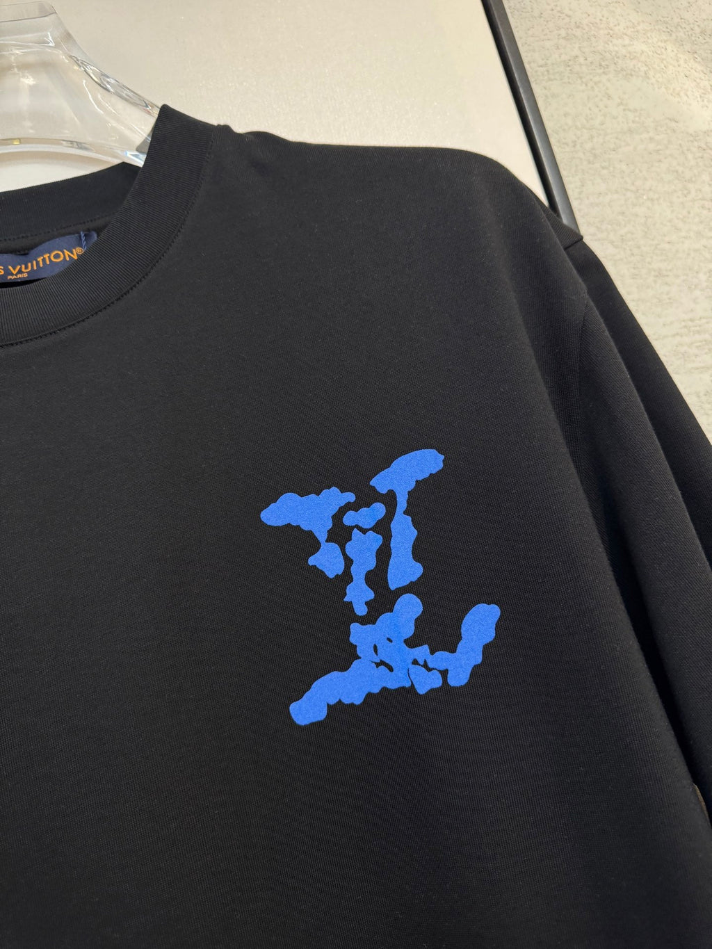 LOUIS VUITTON LV BLACK COTTON T-SHIRT BLUE STYLIZED LOGO 238916
