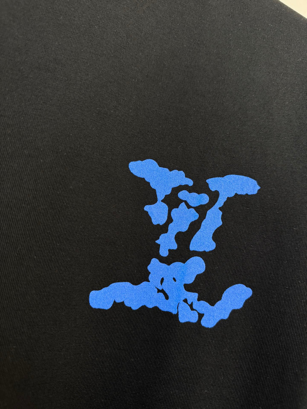 LOUIS VUITTON LV BLACK COTTON T-SHIRT BLUE STYLIZED LOGO 238916