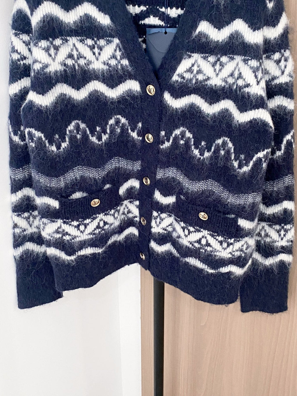 LOUIS VUITTON LV 25S V-NECK CARDIGAN 0057