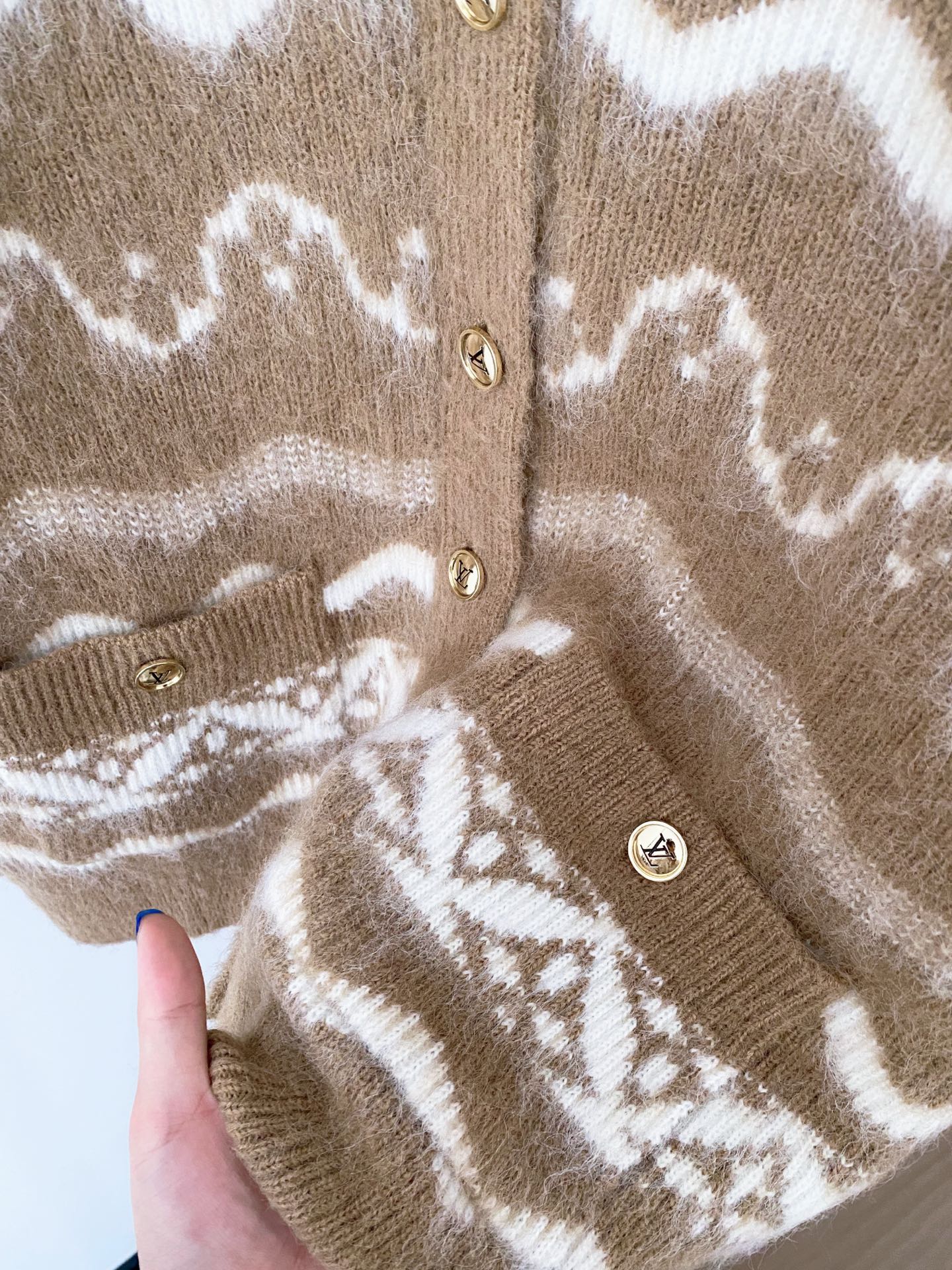 LOUIS VUITTON LV 25S V-NECK CARDIGAN 99270
