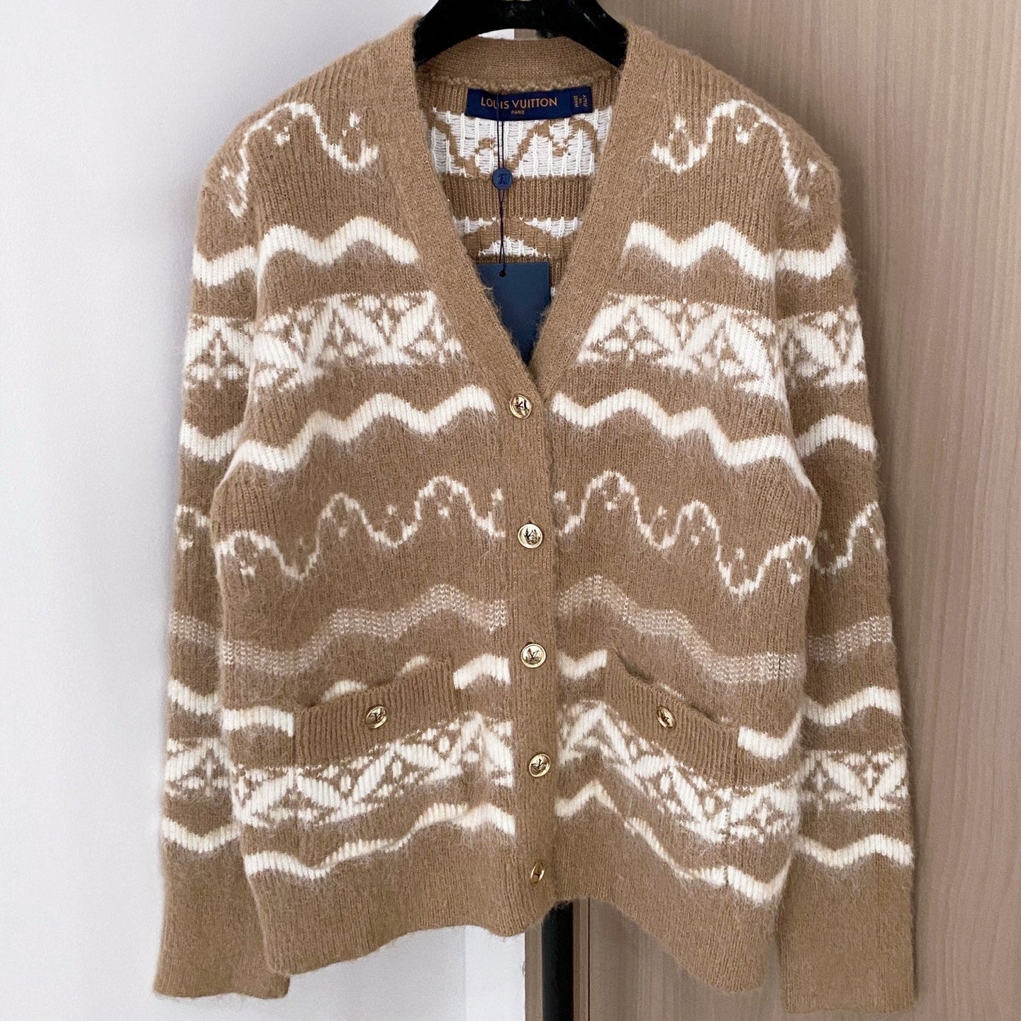 LOUIS VUITTON LV 25S V-NECK CARDIGAN 99270