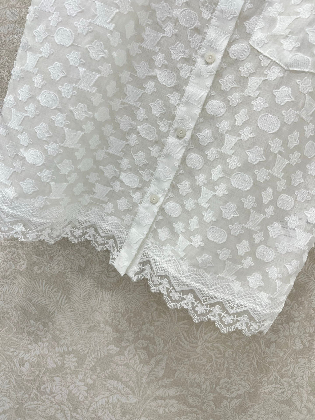 LOUIS VUITTON LV SLEEVELESS TOP WITH SCALLOPED LACE HEM 263195