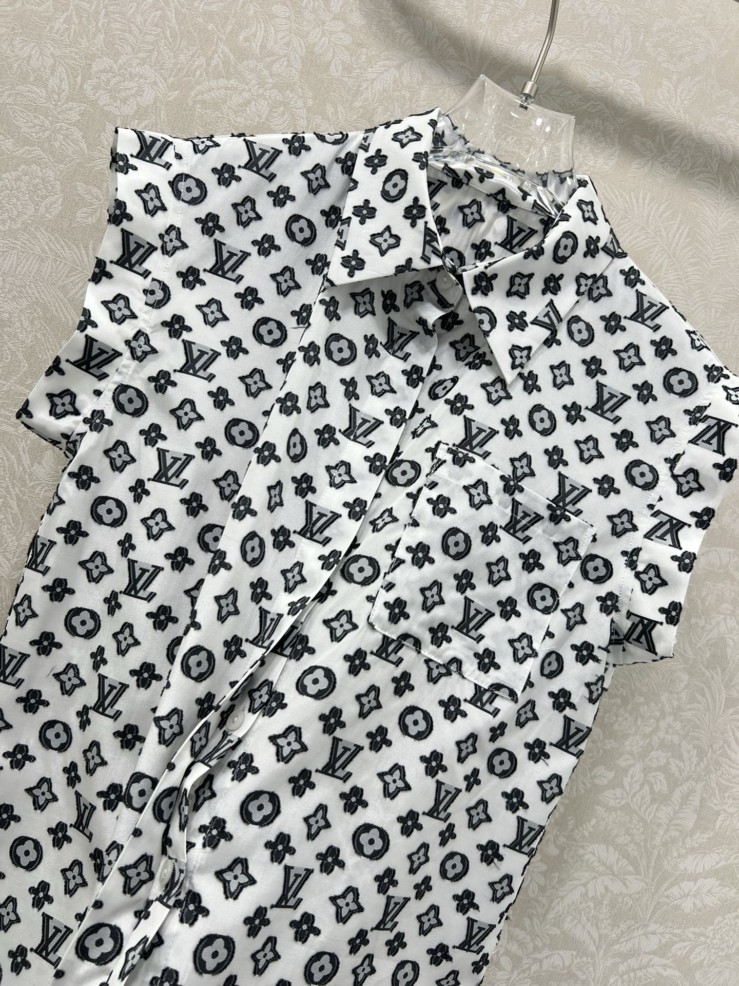 LOUIS VUITTON LV SLEEVELESS LOGO PRINT TOP 269951