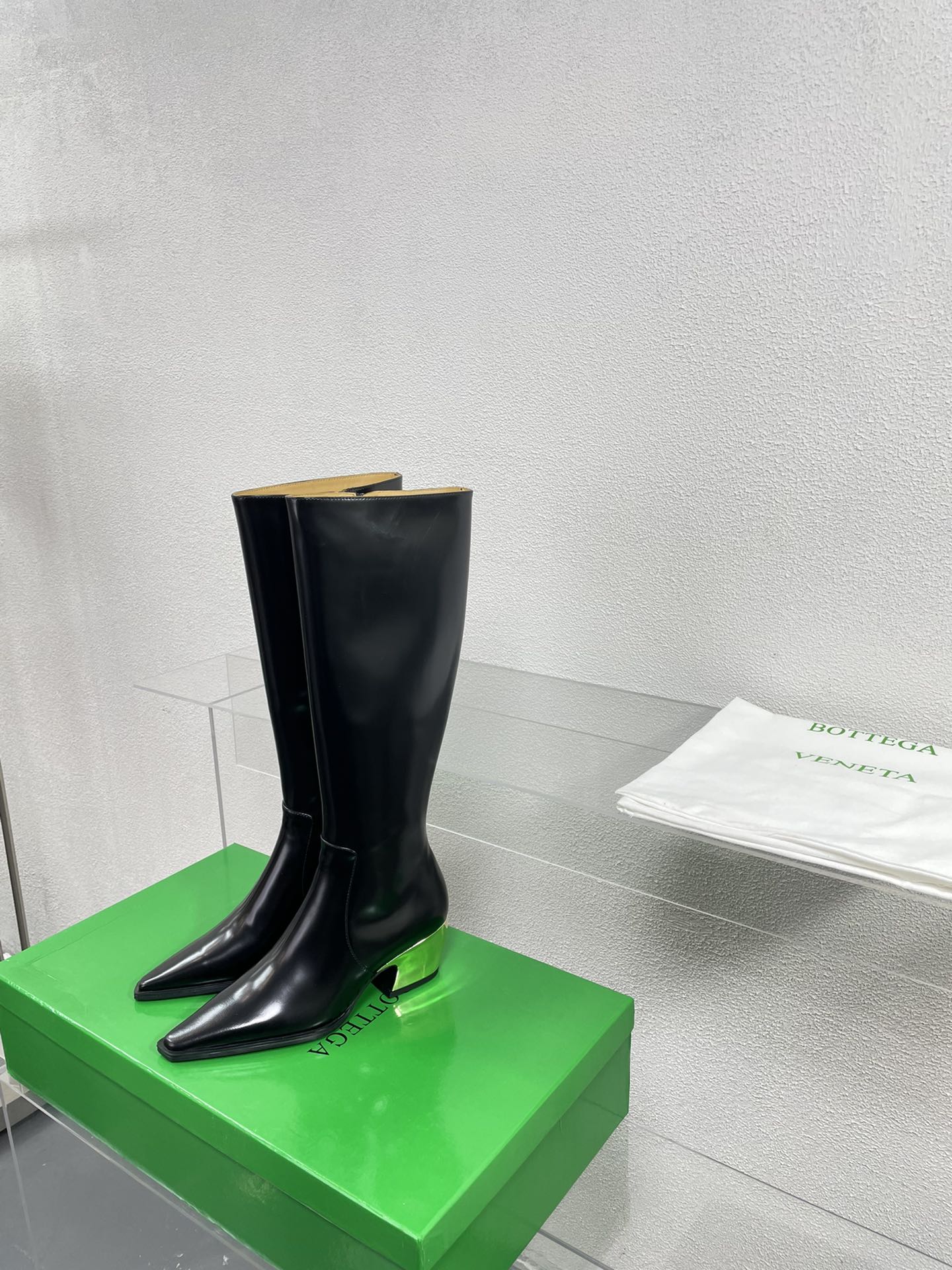 BOTTEGA VENETA TEX HIGH BOOT IN BLACK PATENT CALFSKIN