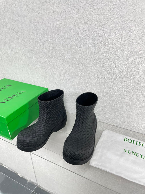 BOTTEGA VENETA FIREMAN BOOTS IN BLACK RUBBER WITH ICONIC INTRECCIO MOTIF