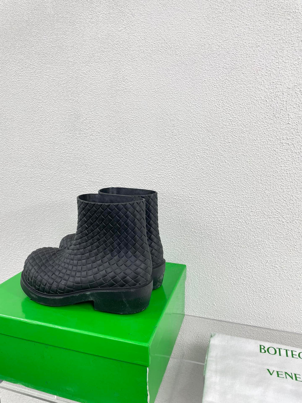 BOTTEGA VENETA FIREMAN BOOTS IN BLACK RUBBER WITH ICONIC INTRECCIO MOTIF