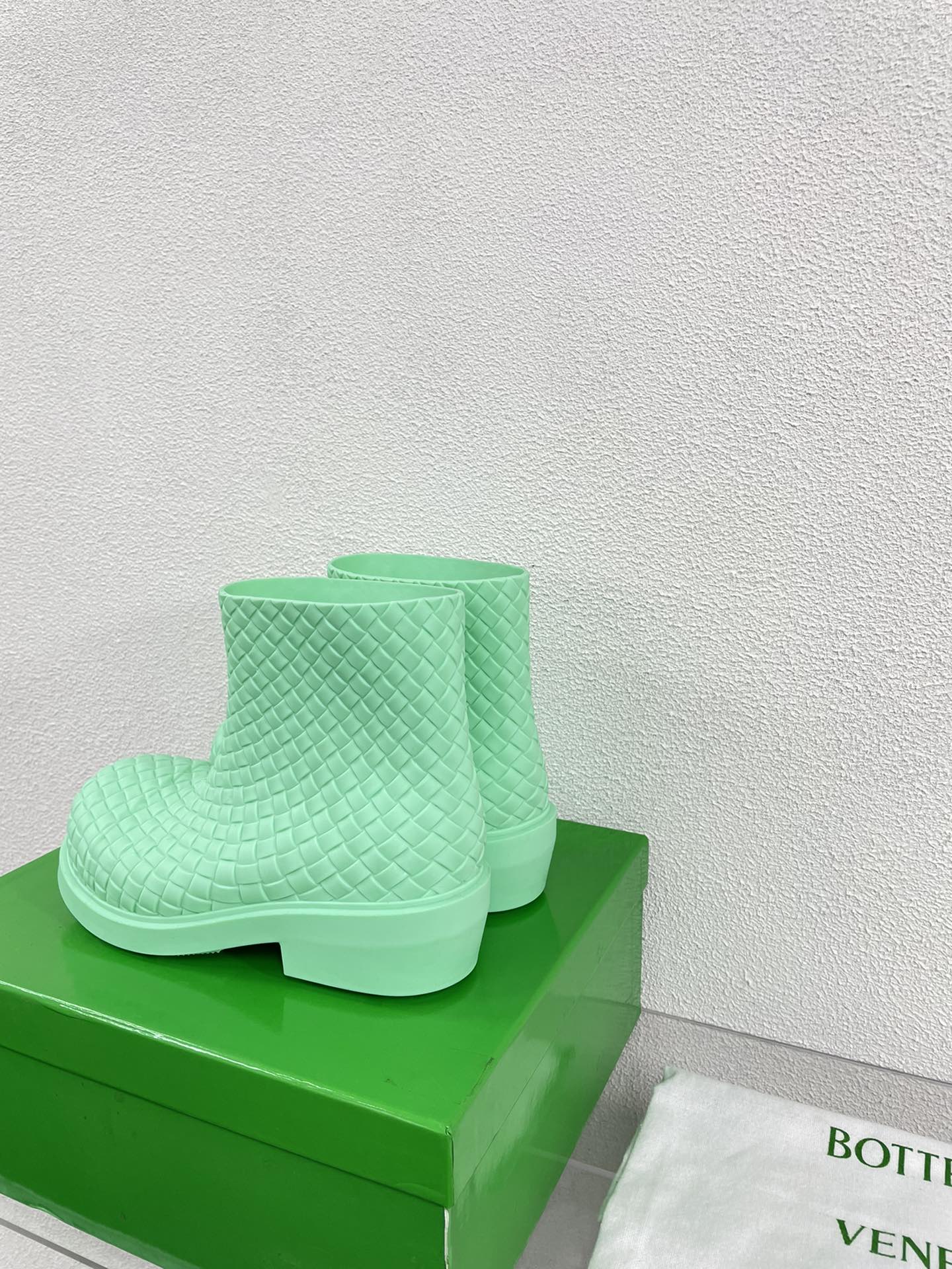 BOTTEGA VENETA FIREMAN BOOTS IN GREEN MINT RUBBER WITH ICONIC INTRECCIO MOTIF