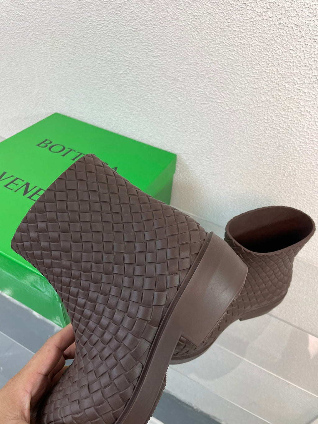BOTTEGA VENETA FIREMAN BOOTS IN CHOCOLATE BROWN RUBBER WITH ICONIC INTRECCIO MOTIF