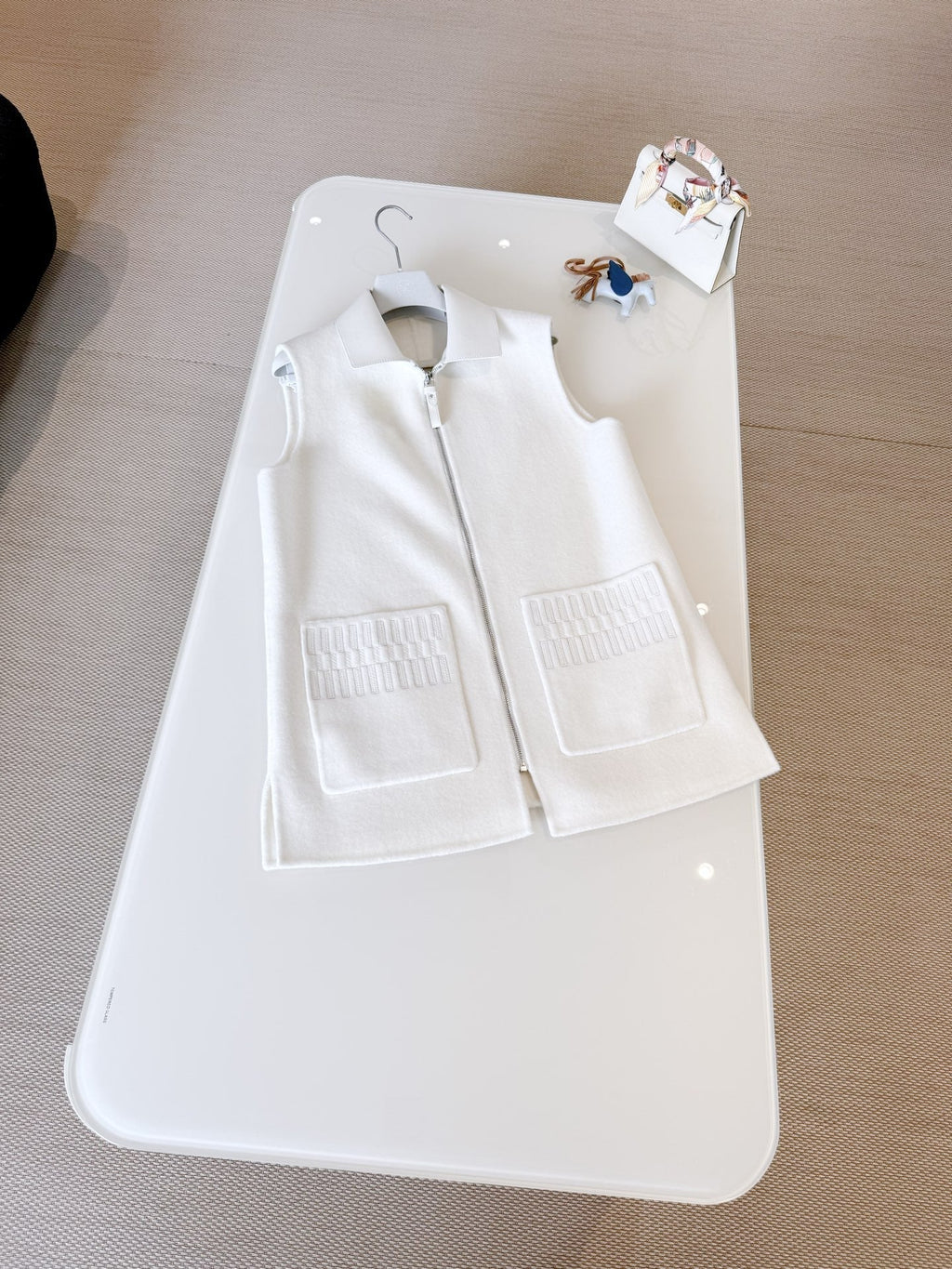 HERMES 25S SLEEVELESS VEST JACKET 477