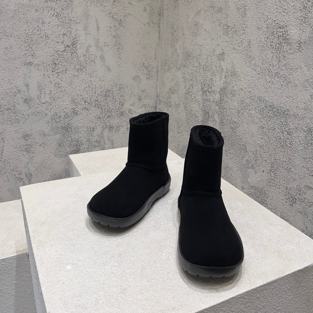 BOTTEGA VENETA SNAP ANKLE BOOT IN BLACK SUEDE AND SHEARLING LINING
