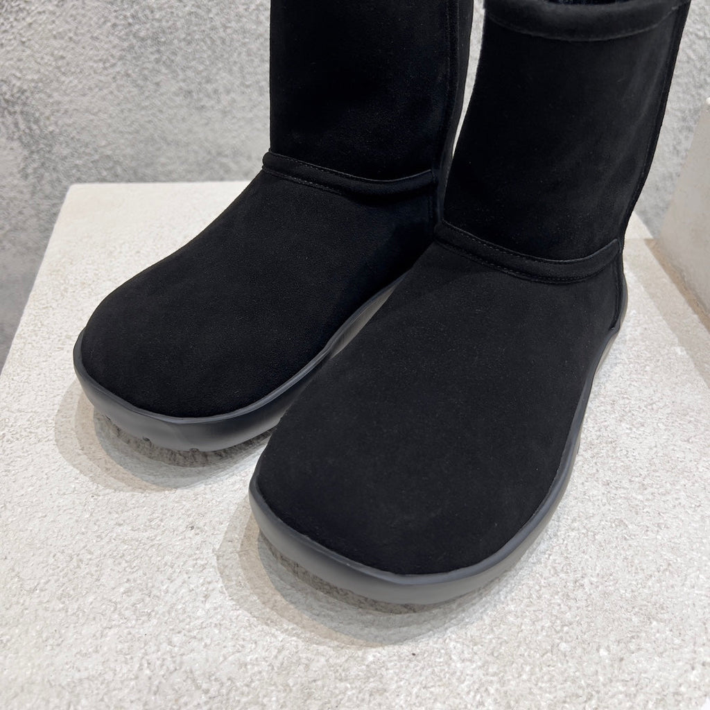 BOTTEGA VENETA SNAP ANKLE BOOT IN BLACK SUEDE AND SHEARLING LINING