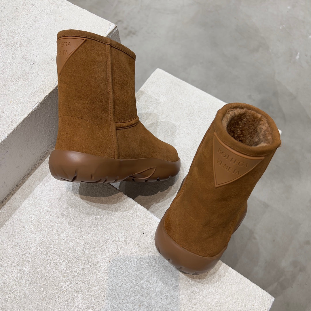 BOTTEGA VENETA SNAP ANKLE BOOT IN BRONZE BROWN SUEDE AND SHEARLING LINING