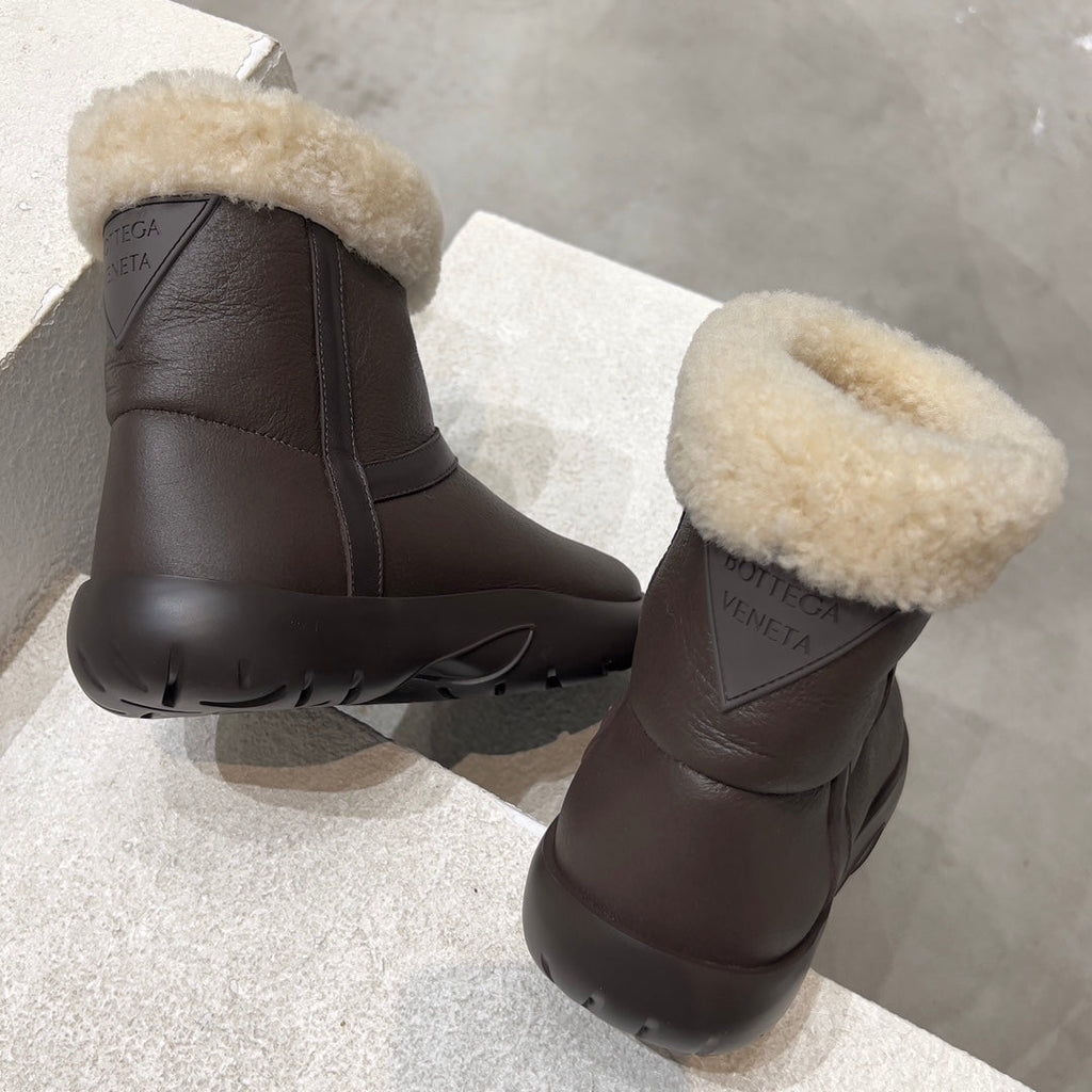 BOTTEGA VENETA ANKLE BOOTS IN CHOCOLATE BROWN LAMBSKIN WITH SHEARLING LINING