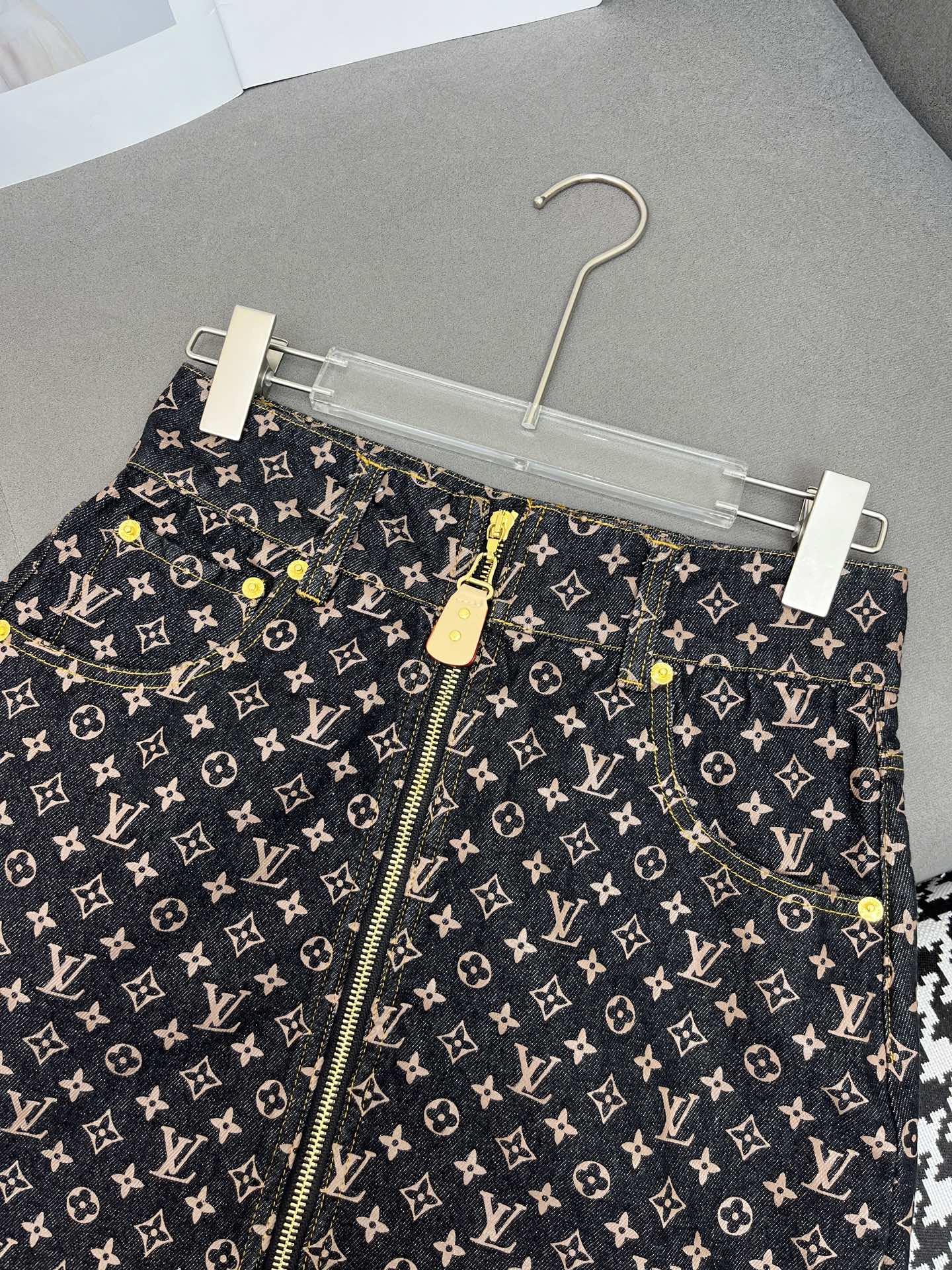 LOUIS VUITTON LV NEW STYLE DENIM SKIRT WITH FRONT CENTER ZIPPER 269062
