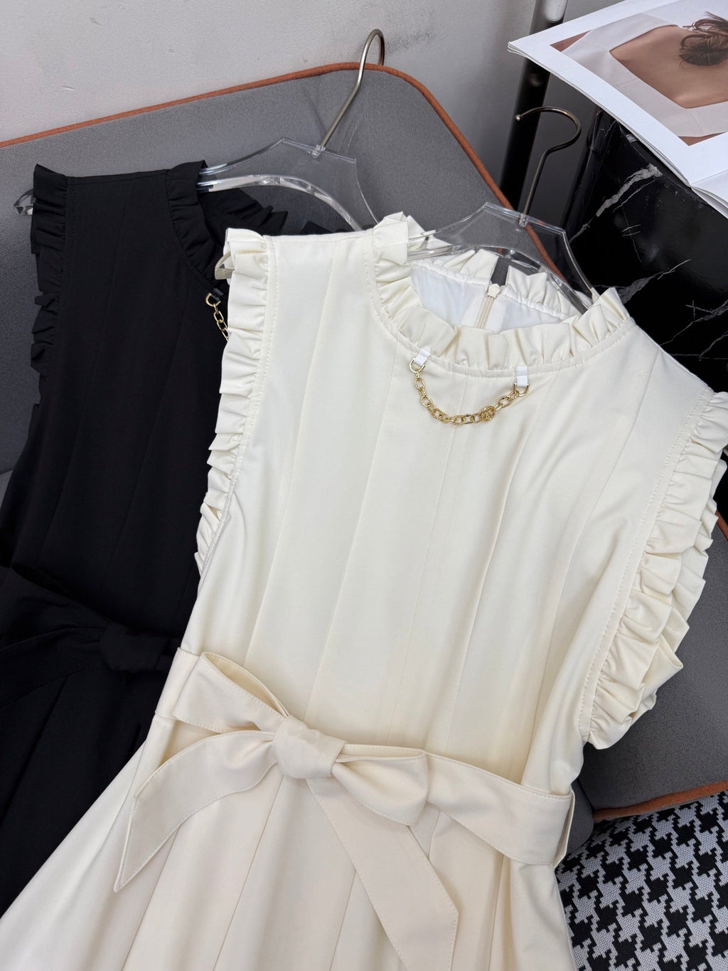 LOUIS VUITTON LV SLEEVELESS DRESS WITH BELTED WAIST 269125